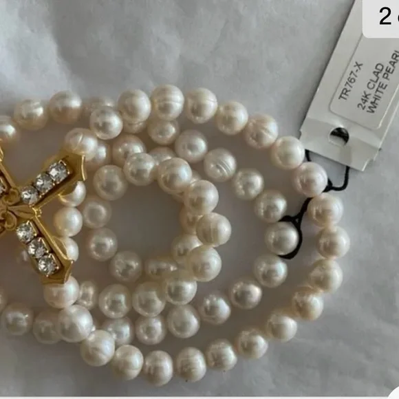 French Kande Triple Strand white Pearl Bracelet with Austrian Crystal Kiss. - Picture 3 of 3